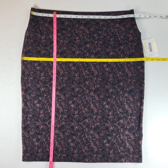 LuLaRoe Cassie SKIRT Womens Size 3XL Black Gray Red Aqua Pull-on Abstract NWT - Picture 6 of 16